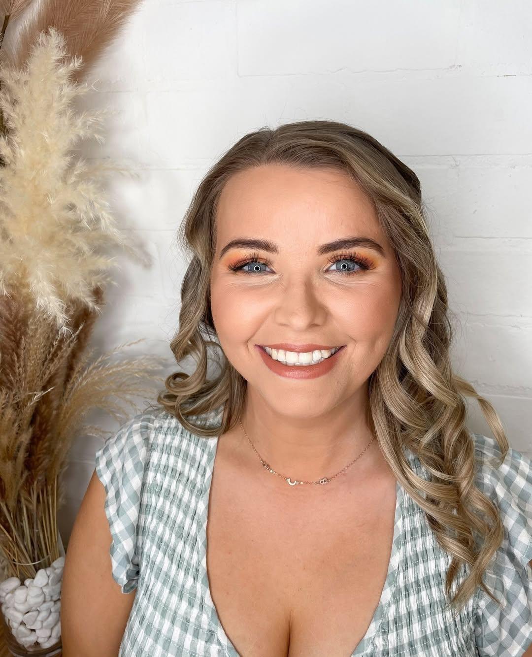 Soft curls with a polished make-up look