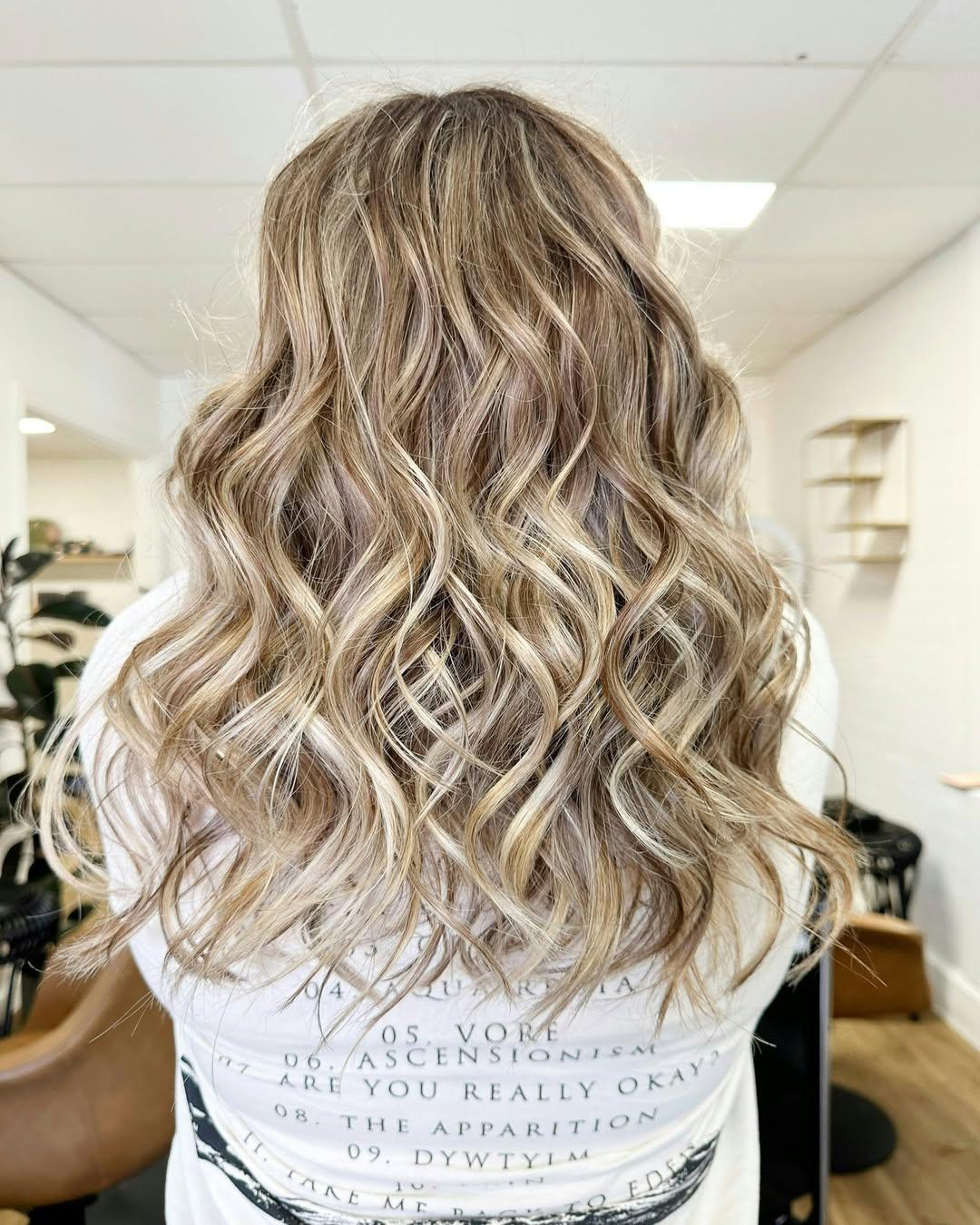 Dimensional balayage with soft curls